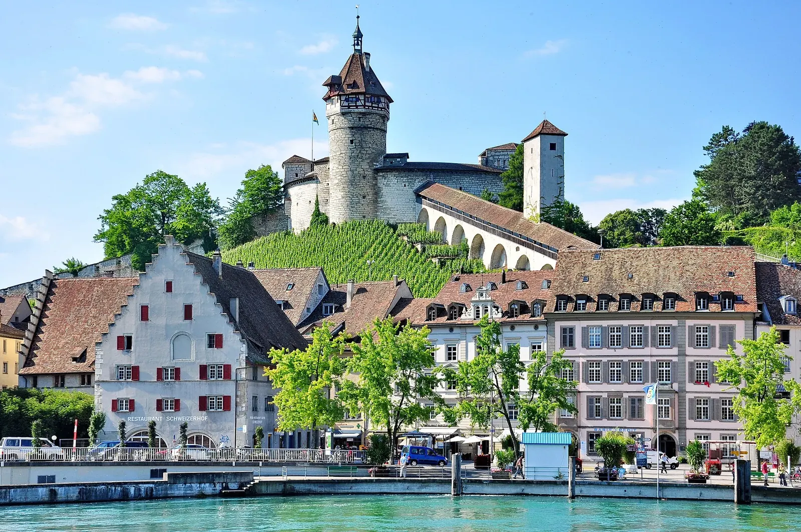 Rhein, Schaffhauser Altstadt und Festung Munot aus Feuerthalen gesehen
