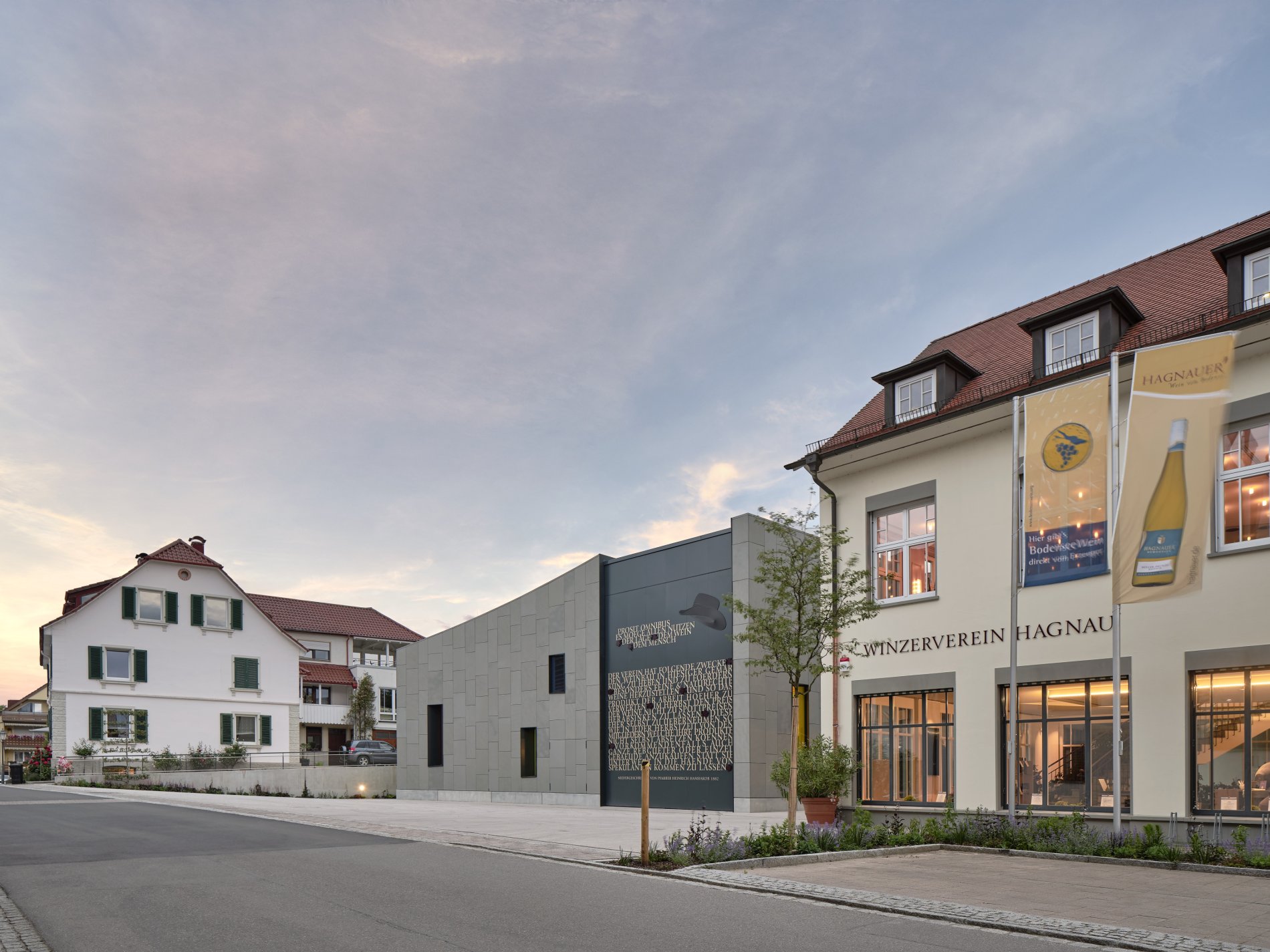 Gebäude und Weinverkauf des Winzervereins Hagnau an der Strandbadstraße