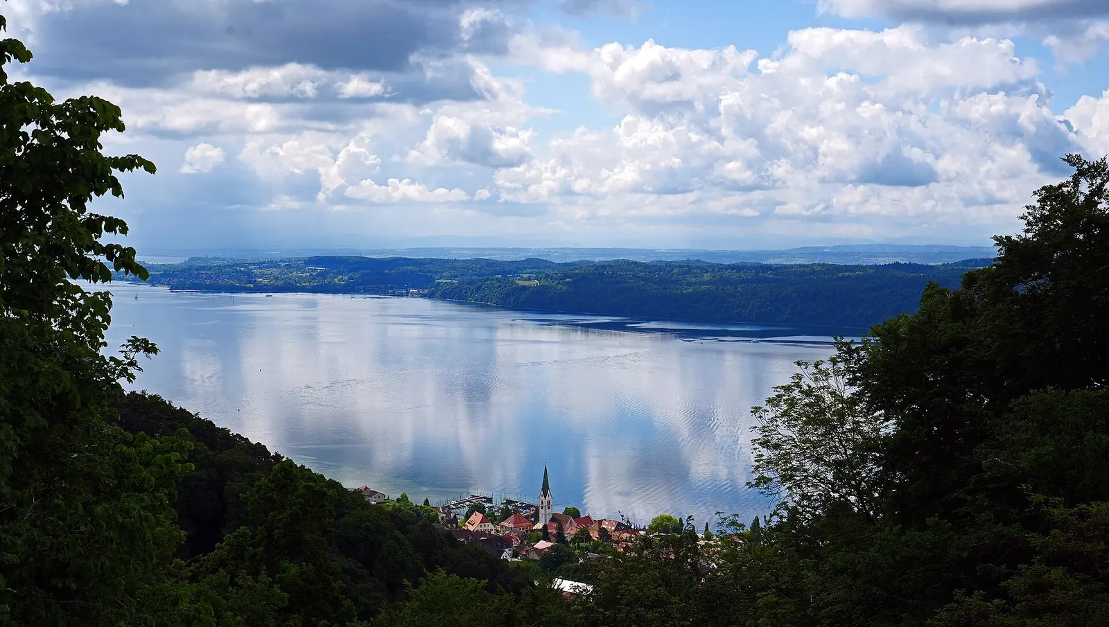 Blick vom Haldenhof über Sipplingen auf den Überlinger See