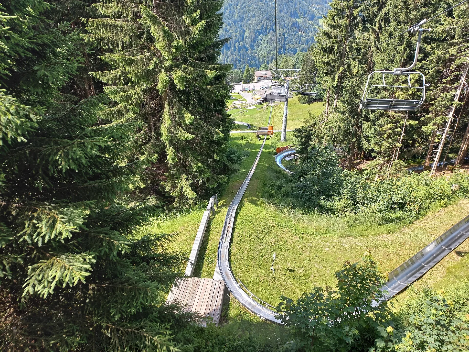 Sommerrodelbahn und Sesselbahn am Kühboden in Laterns