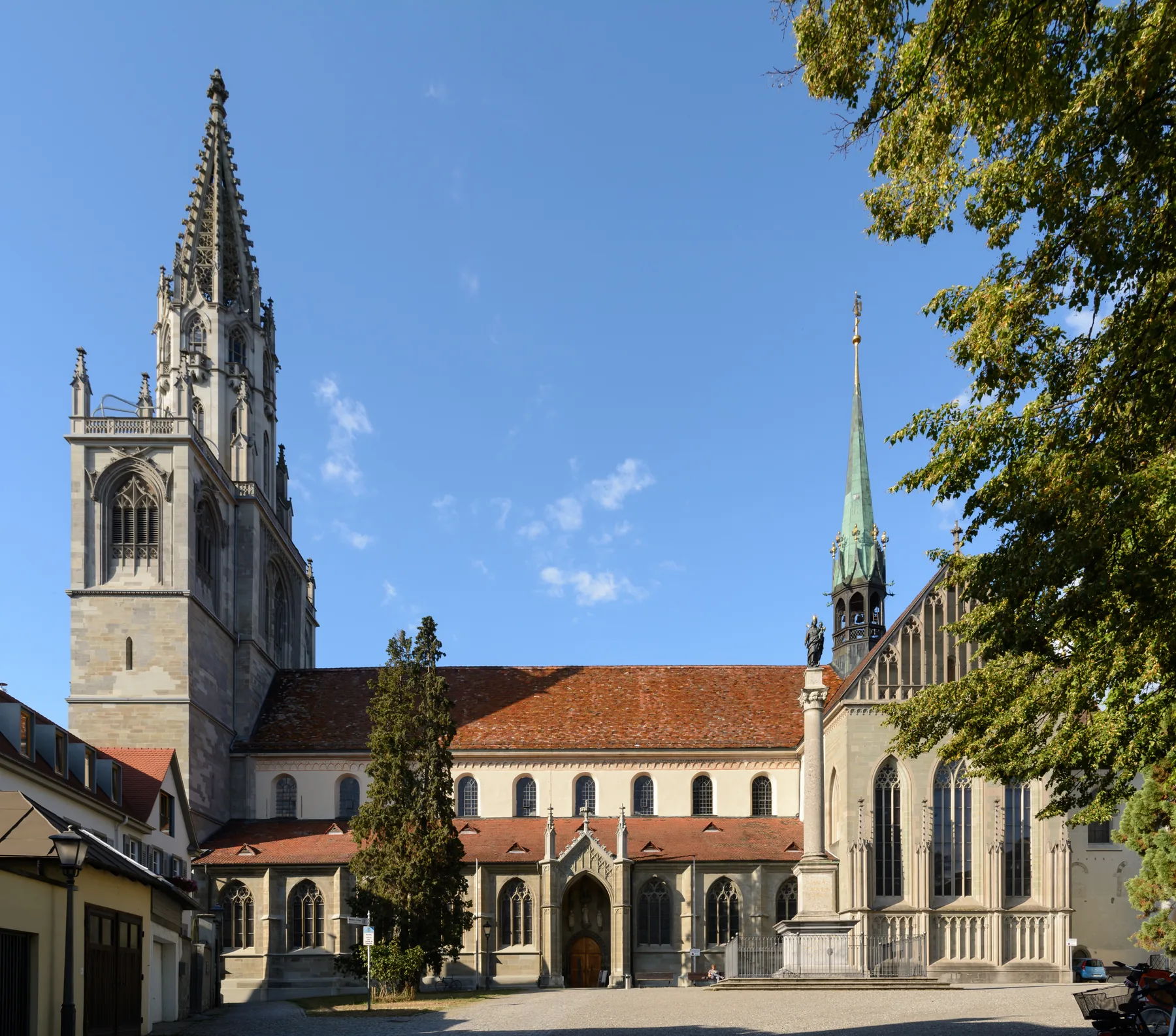 Südseite und gotischer Turm des Konstanzer Münsters Unserer Lieben Frau