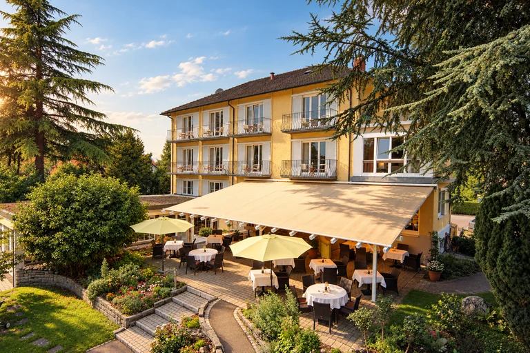 Blick auf die Sonnenterrasse im Hotel Lindenallee