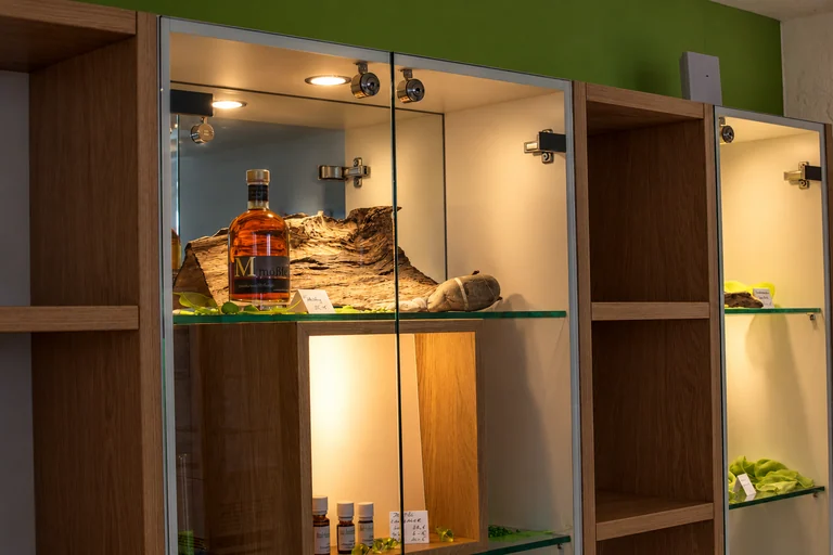 Details der Vitrine im Hotel Lindenallee