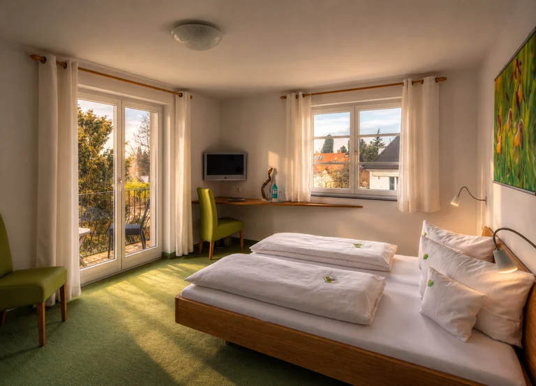 Doppelzimmer mit Balkonzugang im Hotel Lindenallee