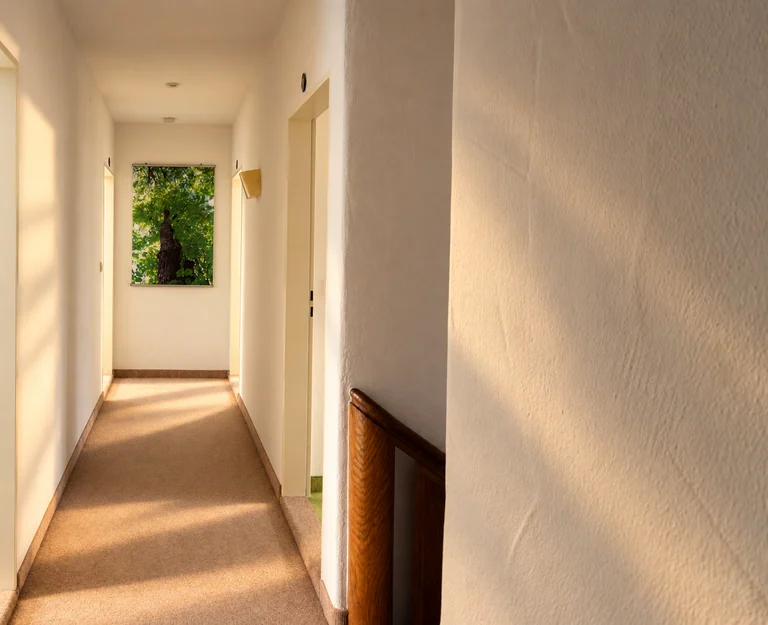 Flur zu den Zimmern im Hotel Lindenallee