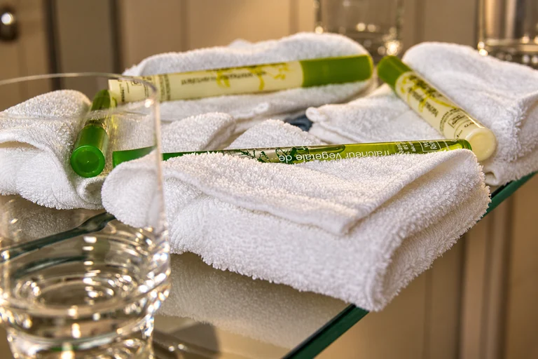 Handtücher und Pflegeprodukte im Hotel Lindenallee