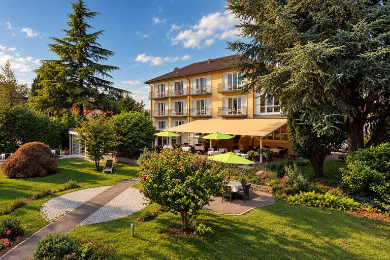 Hotel, Terrasse und Garten im Hotel Lindenallee