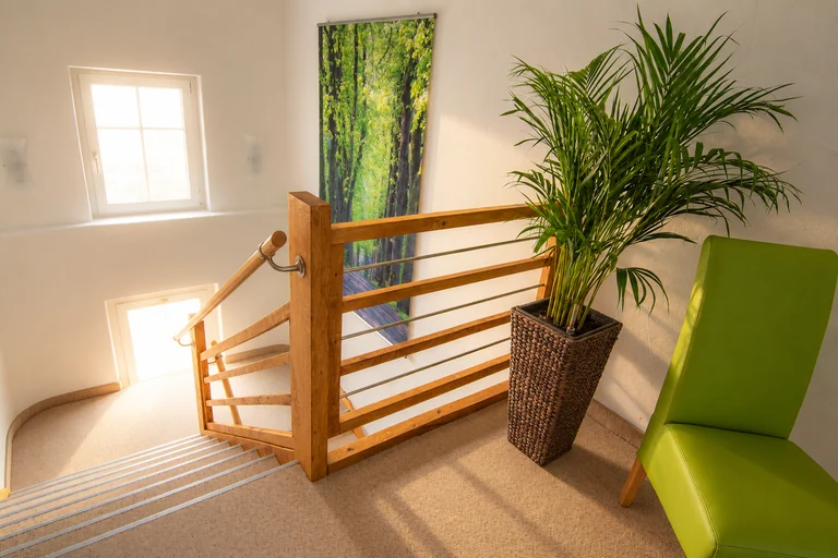 Sitzplatz im Treppenhaus im Hotel Lindenallee